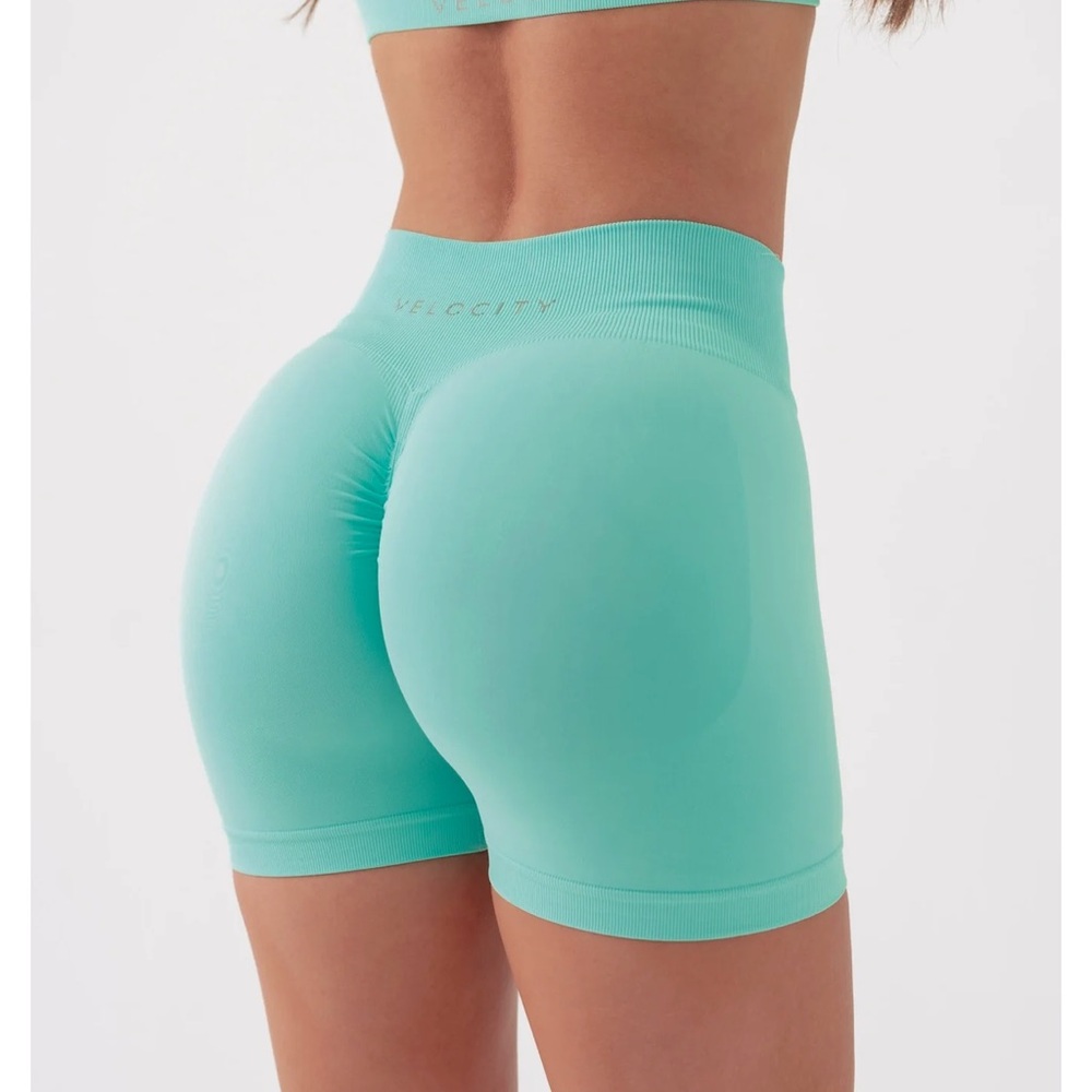 Velocity Scrunch Shorts in Mint